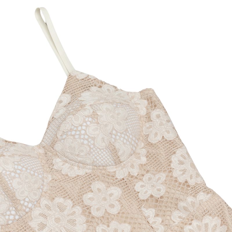 {{ product_title }} – Exklusive Damenmode für besondere Anlässe | HotFashionista.de