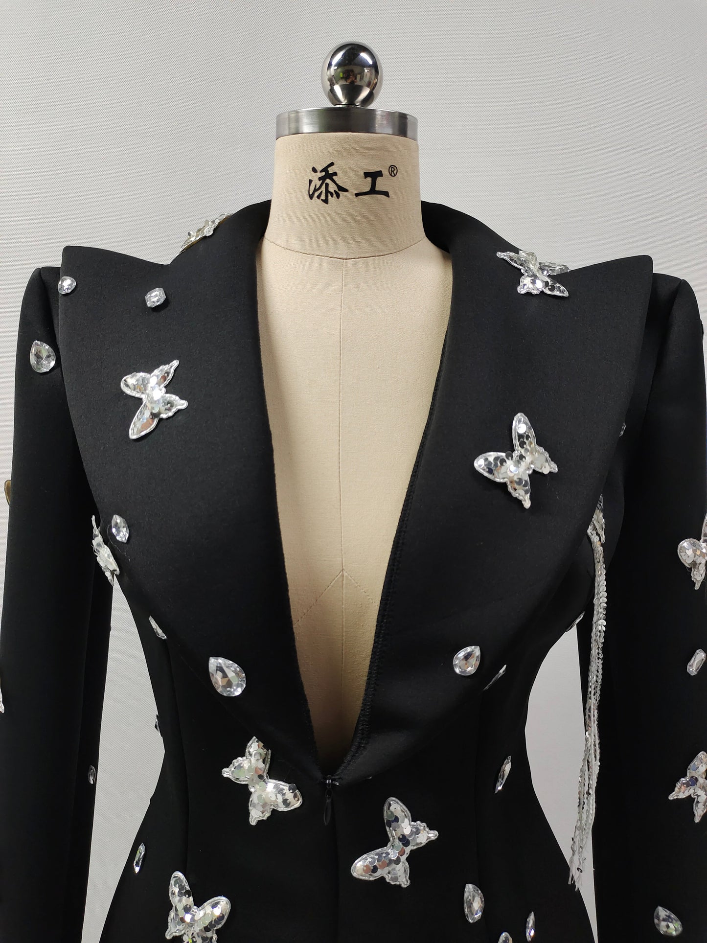 Elegantes Bandage-Maxikleid mit Diamanten – Bodenlang & Quadratkragen