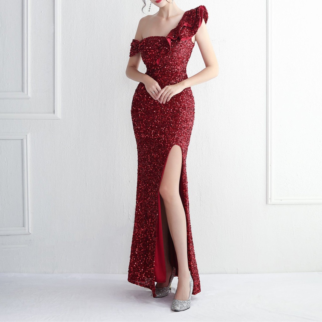 {{ product_title }} – Exklusive Damenmode für besondere Anlässe | HotFashionista.de