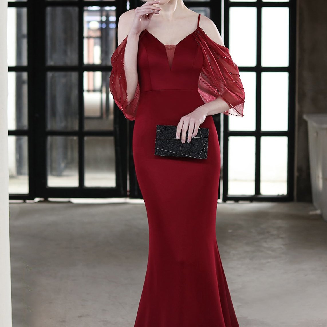 Elegantes Bandage-Maxikleid mit Diamanten – Bodenlang & Quadratkragen