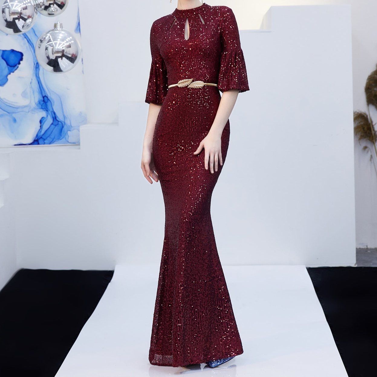 Elegantes Bandage-Maxikleid mit Diamanten – Bodenlang & Quadratkragen