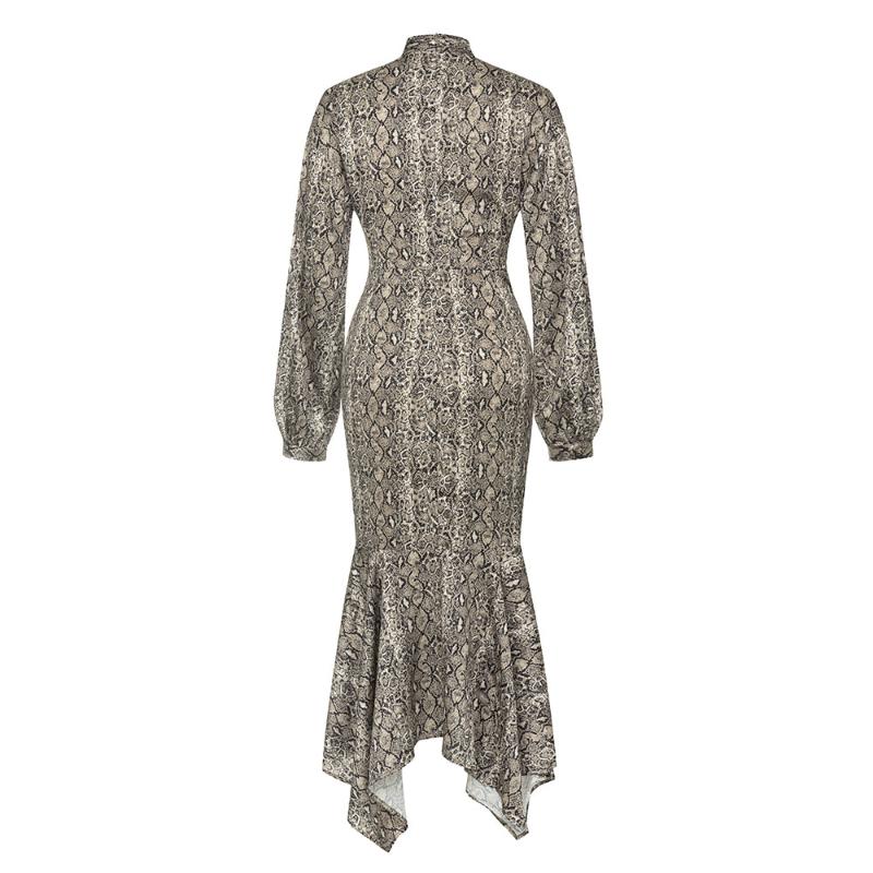 {{ product_title }} – Exklusive Damenmode für besondere Anlässe | HotFashionista.de