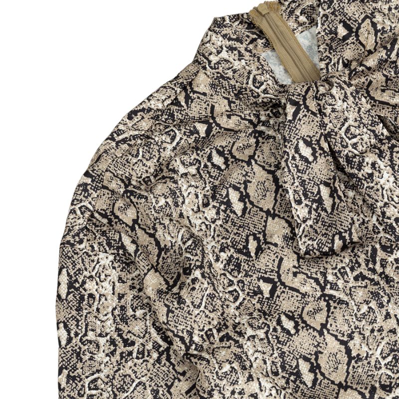 {{ product_title }} – Exklusive Damenmode für besondere Anlässe | HotFashionista.de