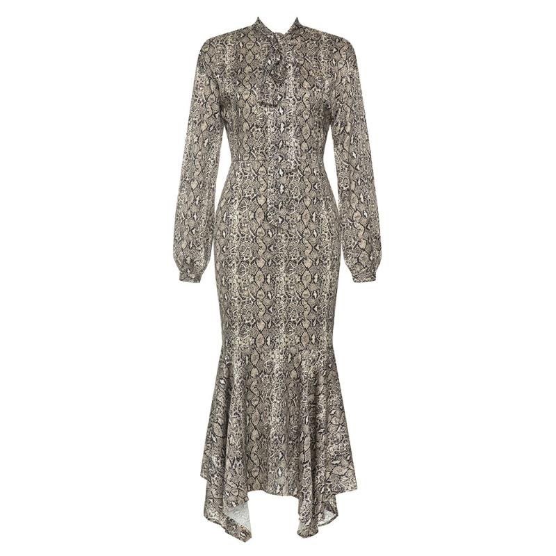 {{ product_title }} – Exklusive Damenmode für besondere Anlässe | HotFashionista.de