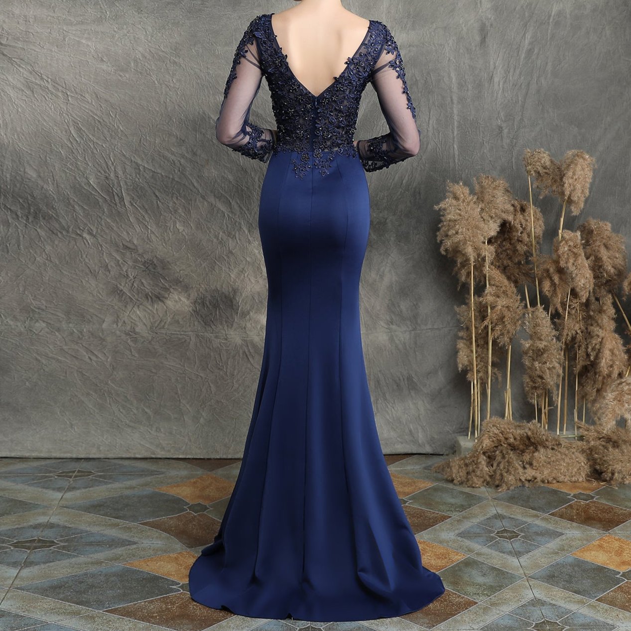 Elegantes Bandage-Maxikleid mit Diamanten – Bodenlang & Quadratkragen