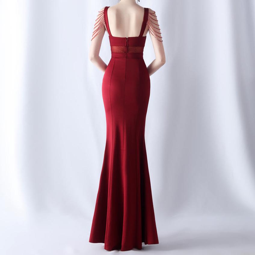 {{ product_title }} – Exklusive Damenmode für besondere Anlässe | HotFashionista.de