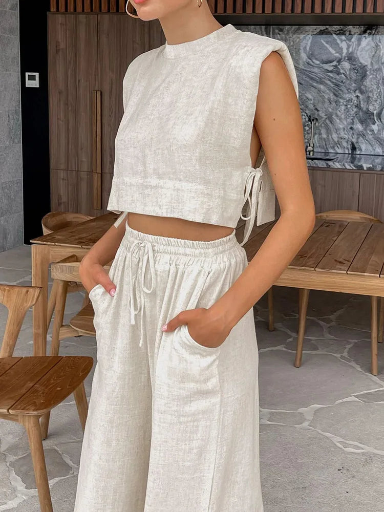 Produktbild von Elegantes Bandage-Maxikleid mit Diamanten – Bodenlang & Quadratkragen in Rose Red, erhältlich bei Hot Fashionista