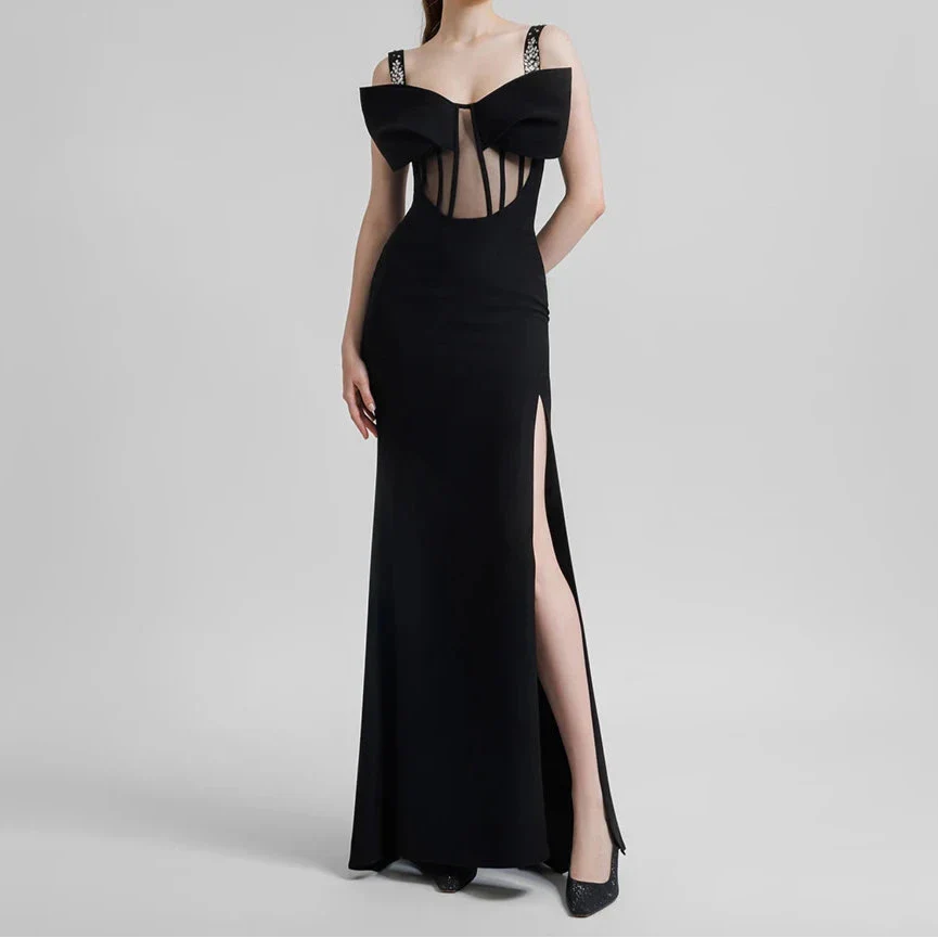 Produktbild von Elegantes Bandage-Maxikleid mit Diamanten – Bodenlang & Quadratkragen in black, erhältlich bei Hot Fashionista