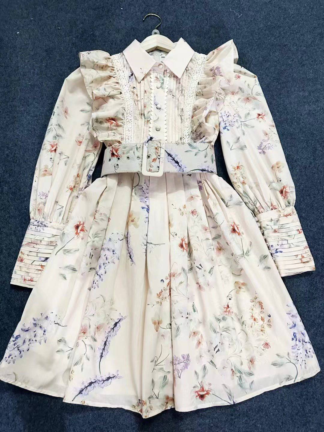 {{ product_title }} – Exklusive Damenmode für besondere Anlässe | HotFashionista.de