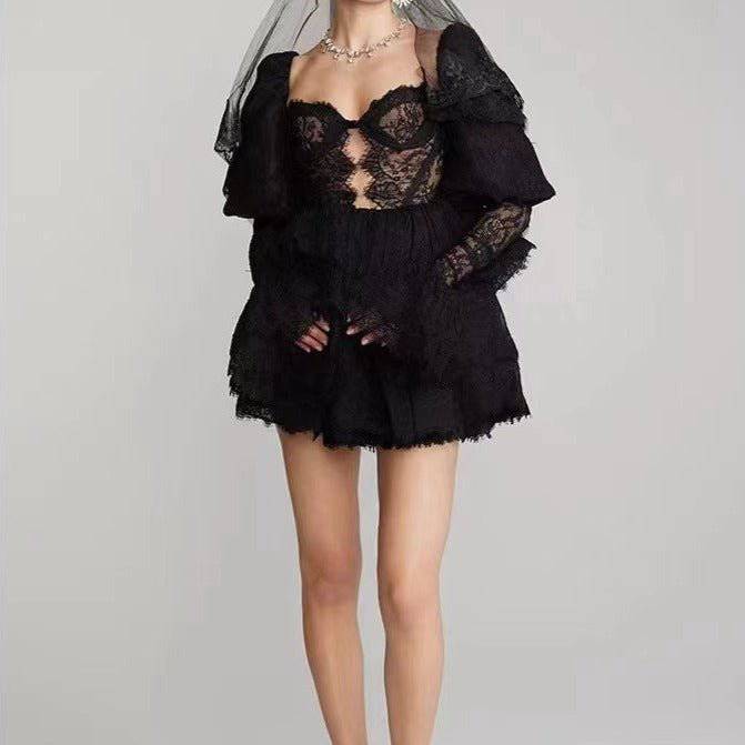 Produktbild von Elegantes Bandage-Maxikleid mit Diamanten – Bodenlang & Quadratkragen in Black, erhältlich bei Hot Fashionista