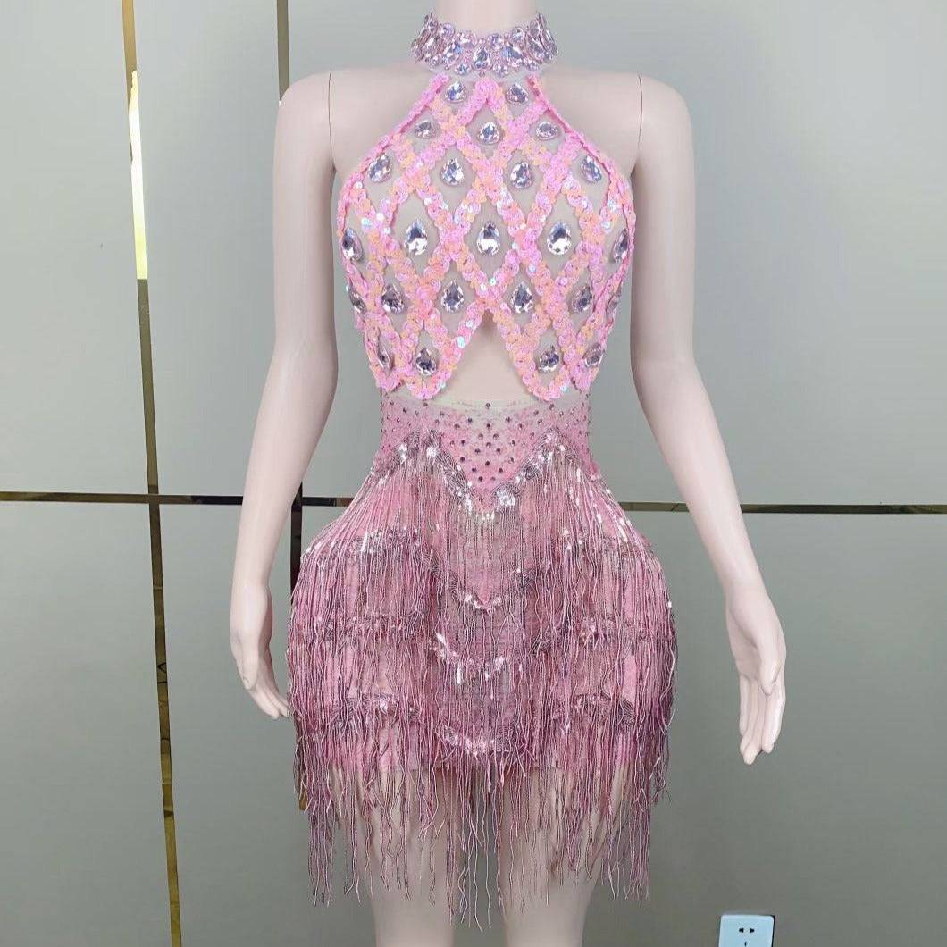 {{ product_title }} – Exklusive Damenmode für besondere Anlässe | HotFashionista.de