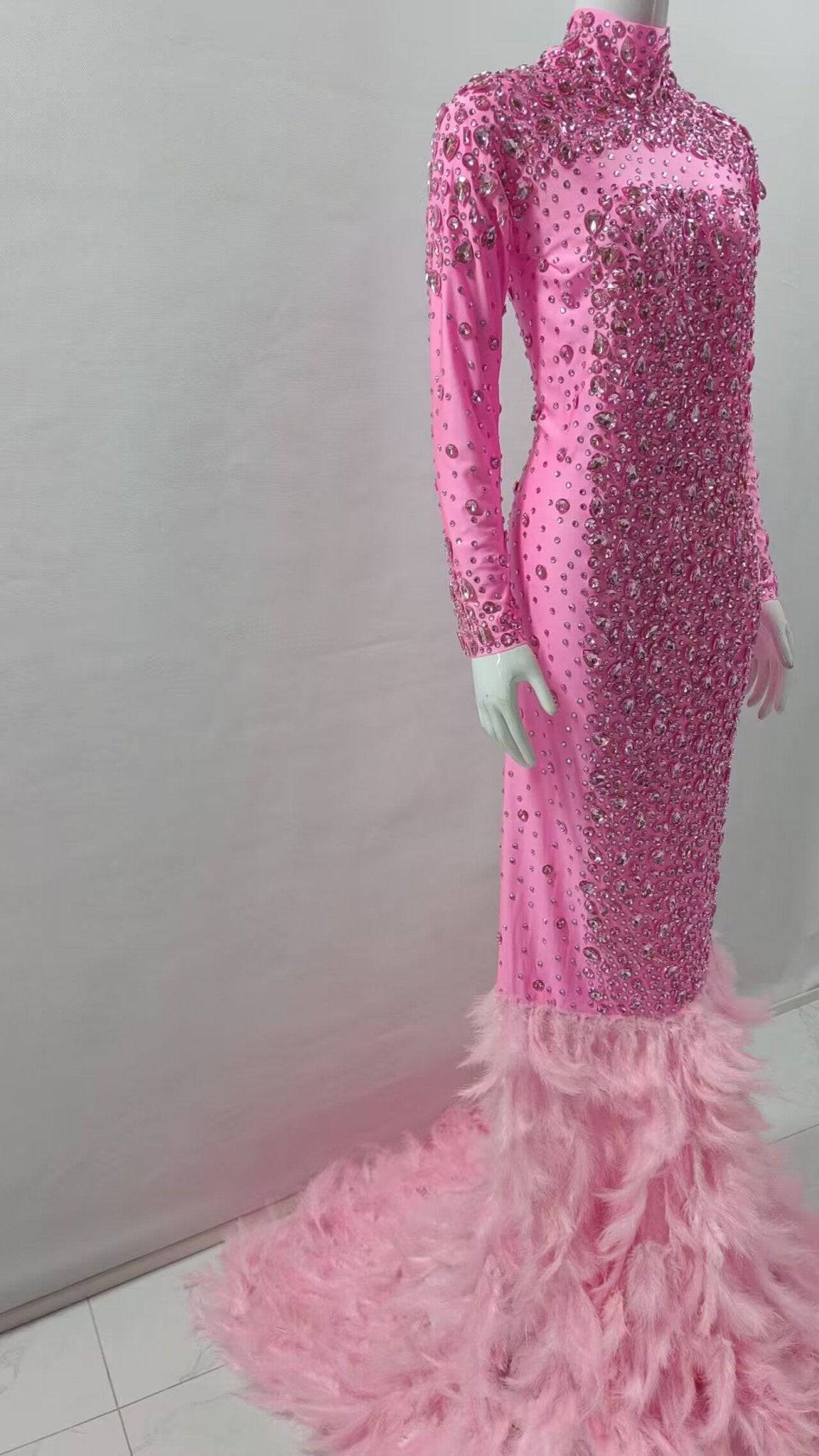 {{ product_title }} – Exklusive Damenmode für besondere Anlässe | HotFashionista.de