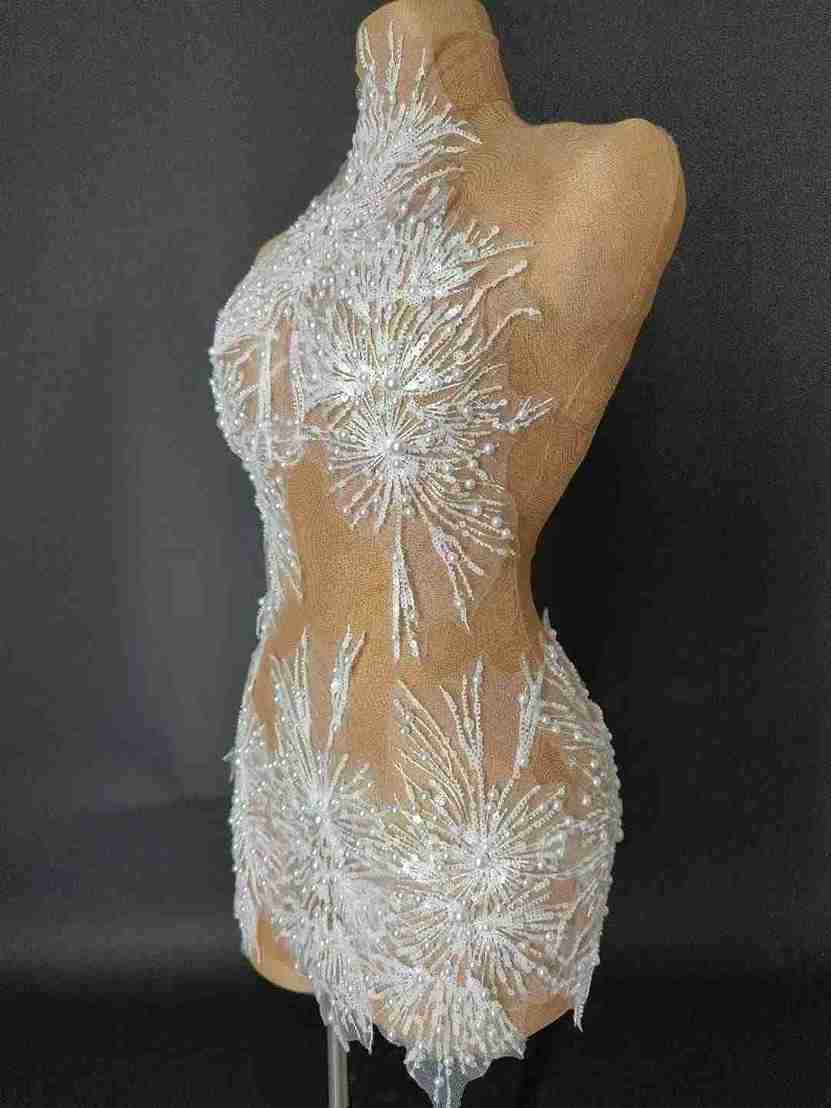 {{ product_title }} – Exklusive Damenmode für besondere Anlässe | HotFashionista.de