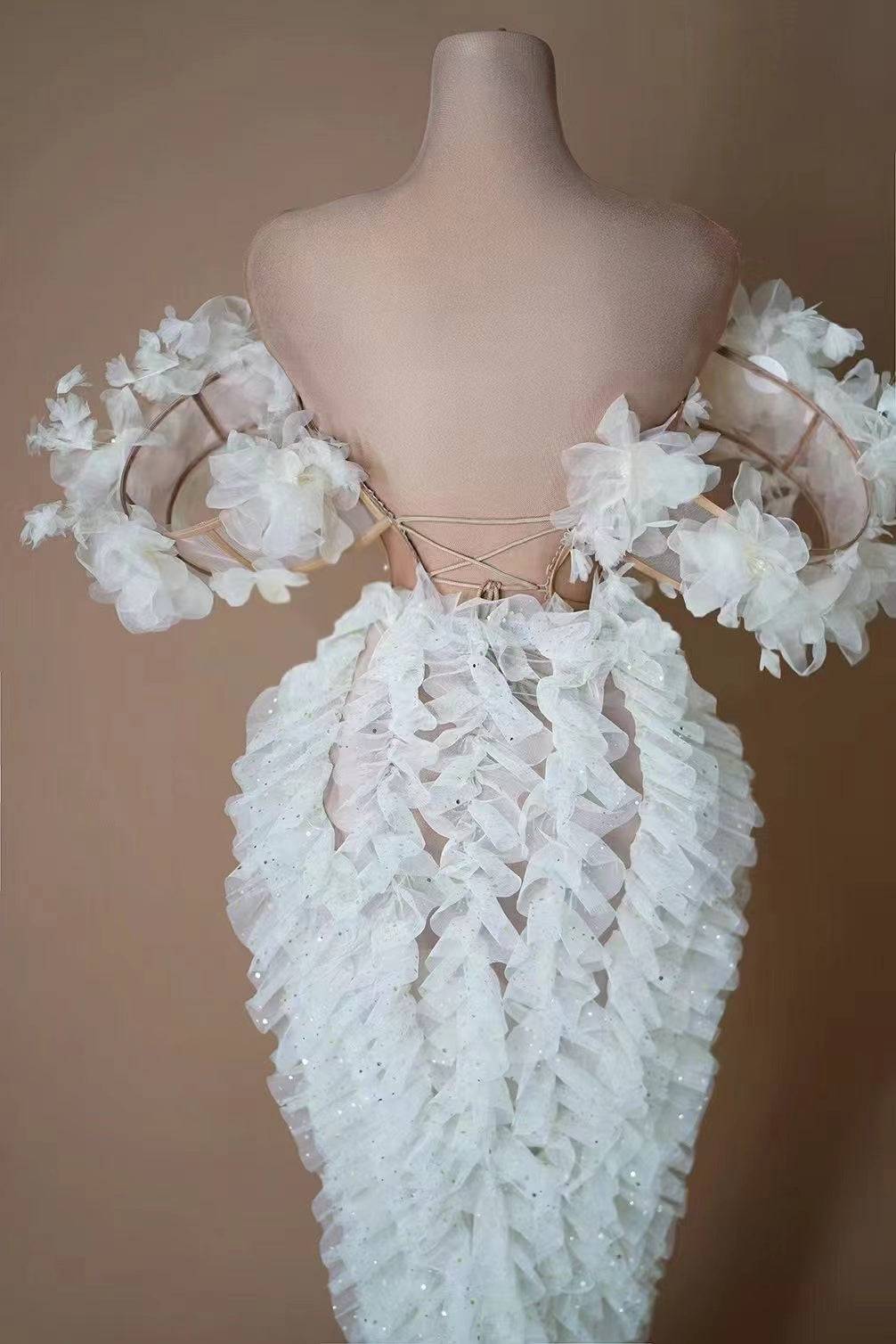 {{ product_title }} – Exklusive Damenmode für besondere Anlässe | HotFashionista.de