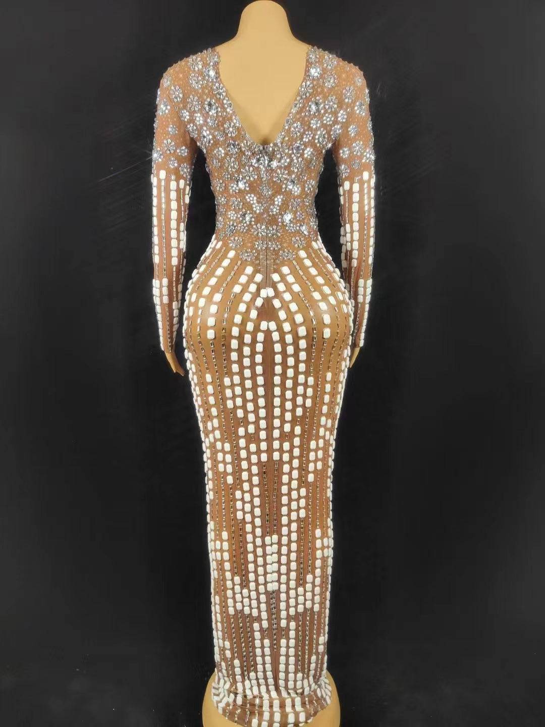 {{ product_title }} – Exklusive Damenmode für besondere Anlässe | HotFashionista.de