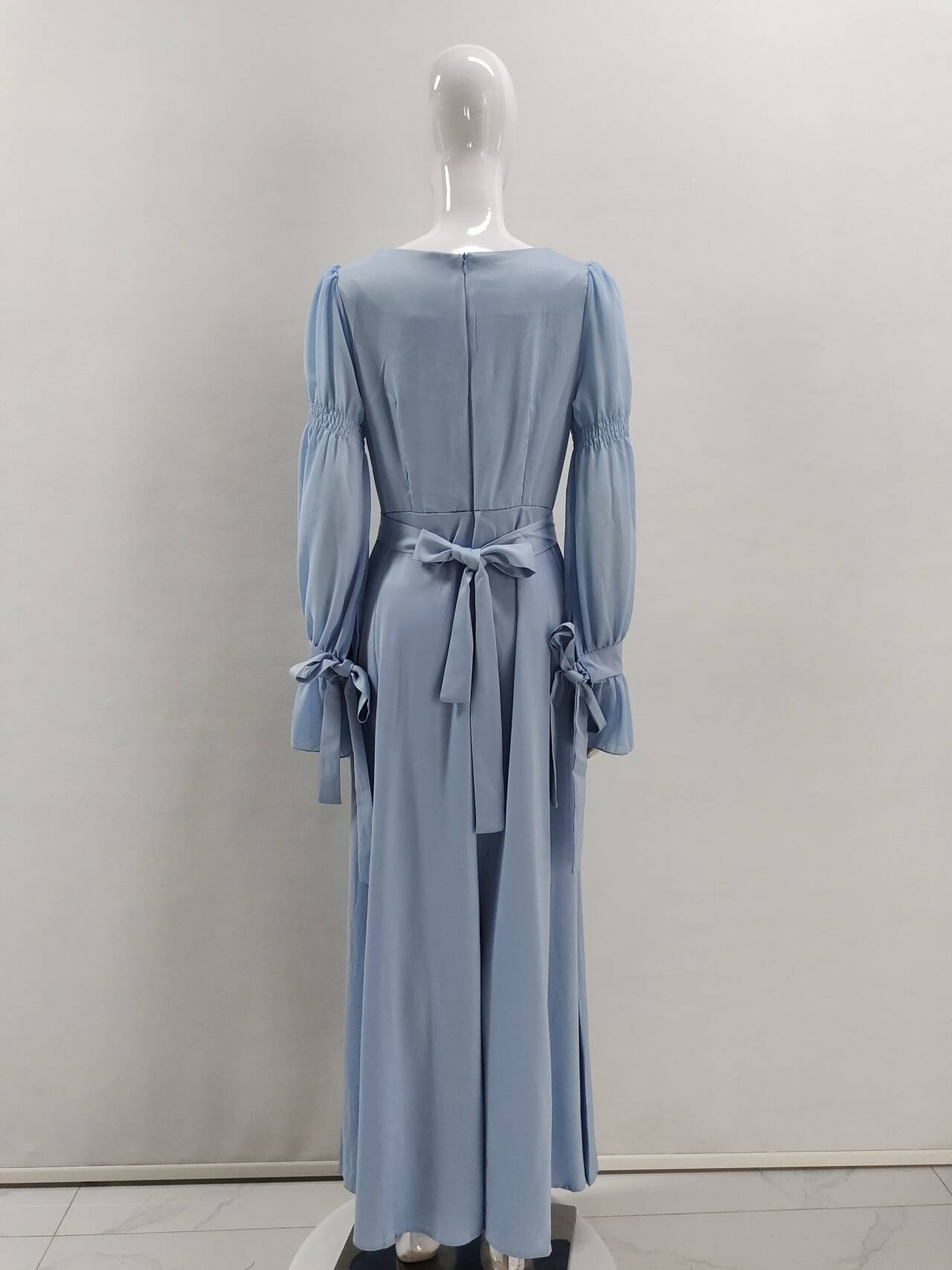 {{ product_title }} – Exklusive Damenmode für besondere Anlässe | HotFashionista.de