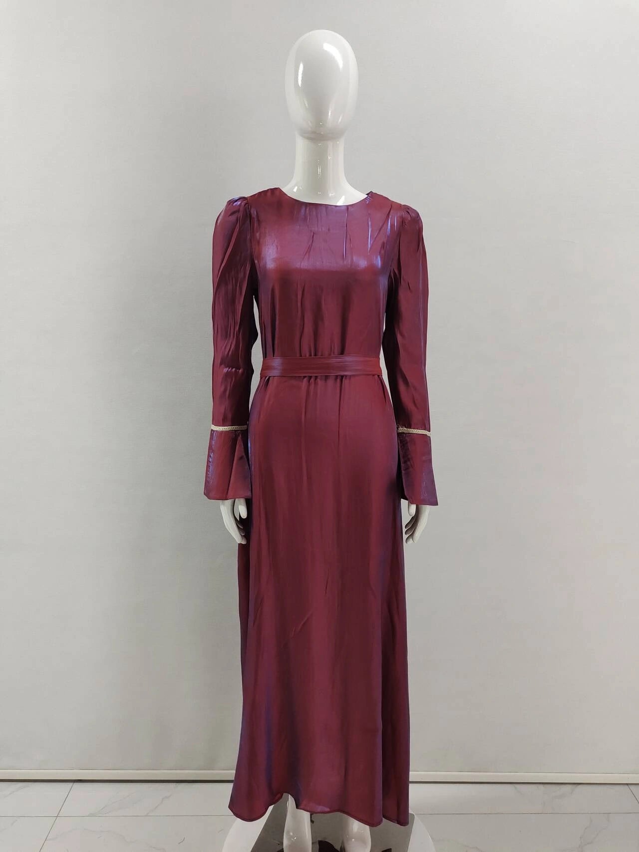 {{ product_title }} – Exklusive Damenmode für besondere Anlässe | HotFashionista.de