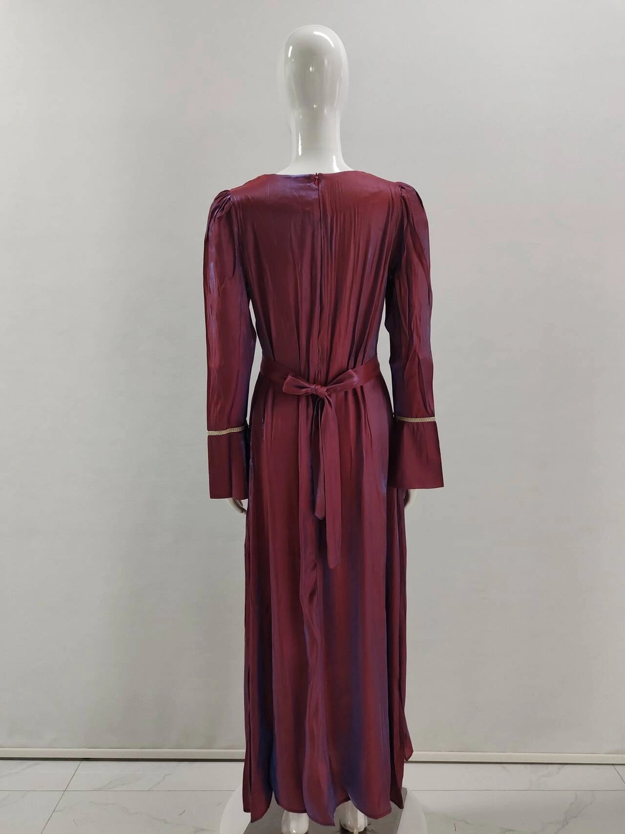 {{ product_title }} – Exklusive Damenmode für besondere Anlässe | HotFashionista.de