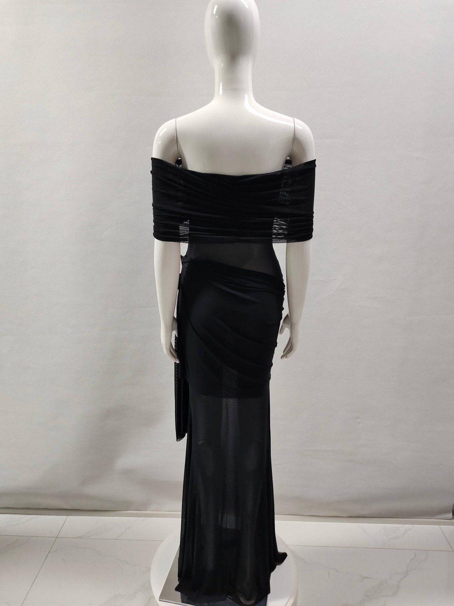 {{ product_title }} – Exklusive Damenmode für besondere Anlässe | HotFashionista.de