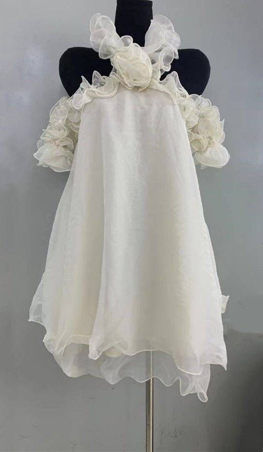 {{ product_title }} – Exklusive Damenmode für besondere Anlässe | HotFashionista.de