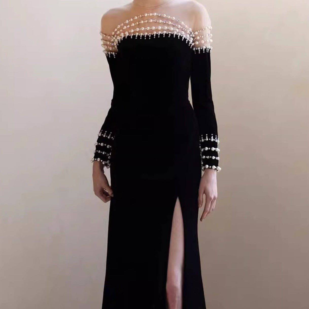 {{ product_title }} – Exklusive Damenmode für besondere Anlässe | HotFashionista.de