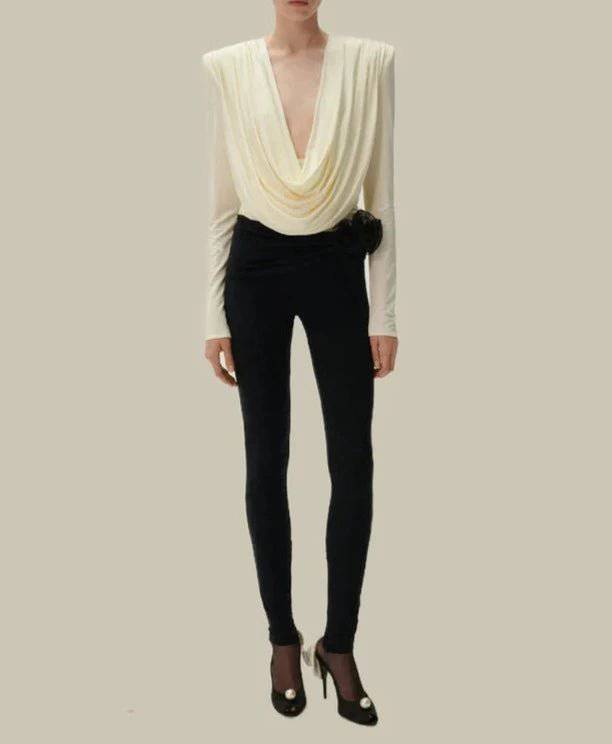 {{ product_title }} – Exklusive Damenmode für besondere Anlässe | HotFashionista.de
