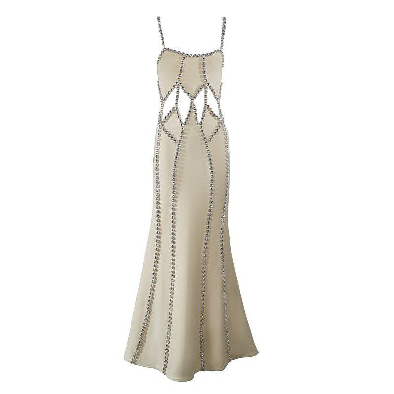 {{ product_title }} – Exklusive Damenmode für besondere Anlässe | HotFashionista.de