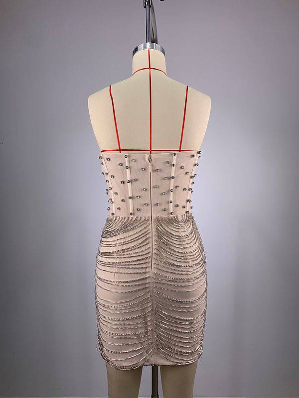 {{ product_title }} – Exklusive Damenmode für besondere Anlässe | HotFashionista.de