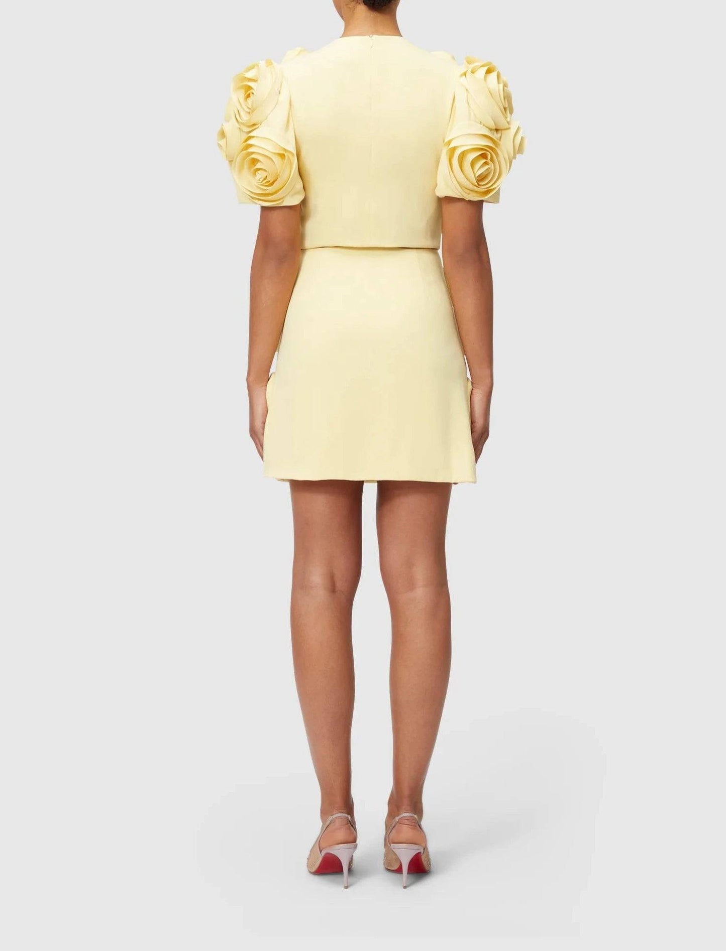 {{ product_title }} – Exklusive Damenmode für besondere Anlässe | HotFashionista.de