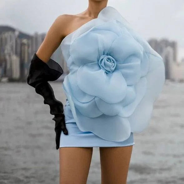 Produktbild von Elegantes Bandage-Maxikleid mit Diamanten – Bodenlang & Quadratkragen in S, erhältlich bei Hot Fashionista