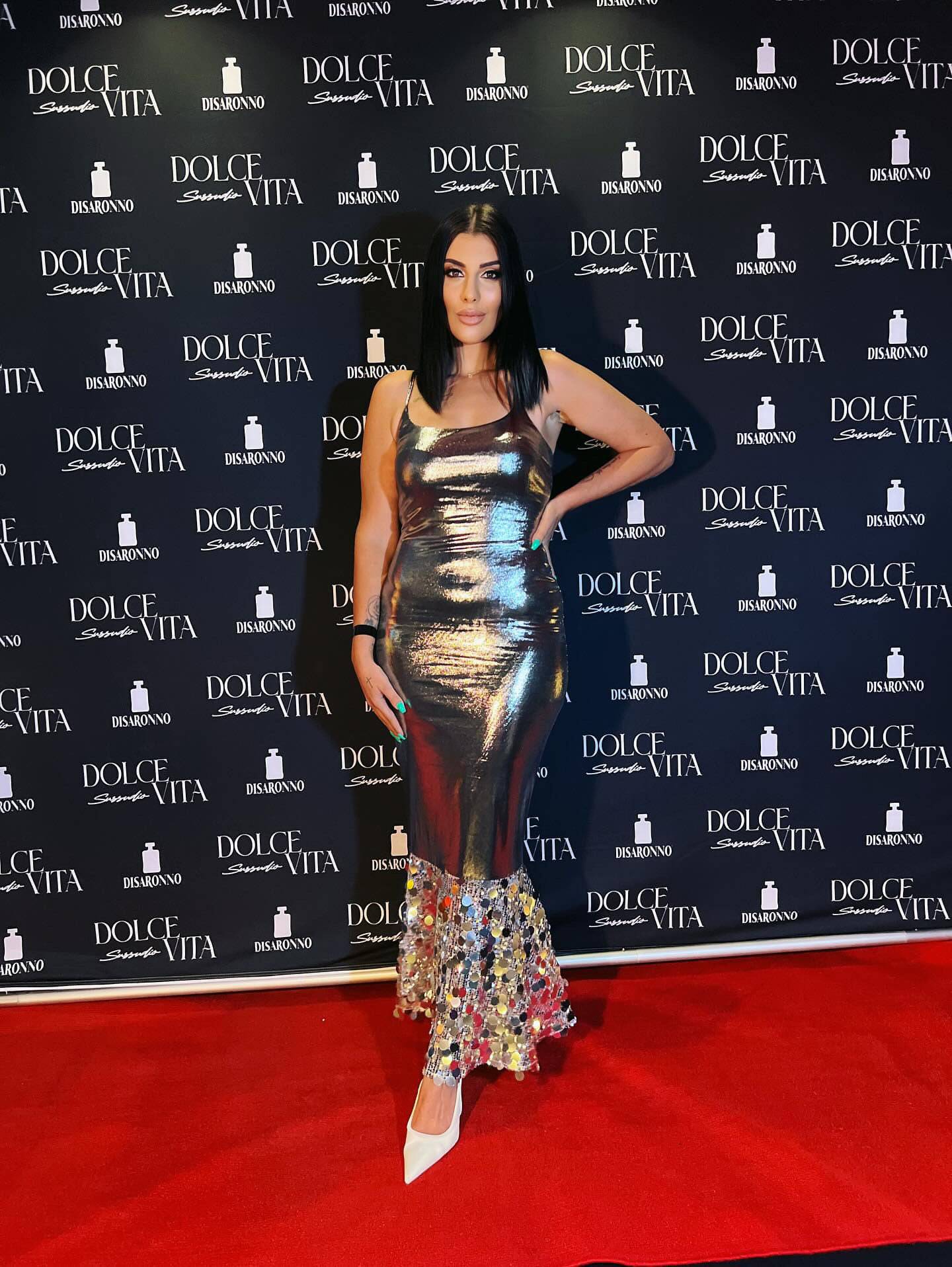 Produktbild von Elegantes Bandage-Maxikleid mit Diamanten – Bodenlang & Quadratkragen in S, erhältlich bei Hot Fashionista