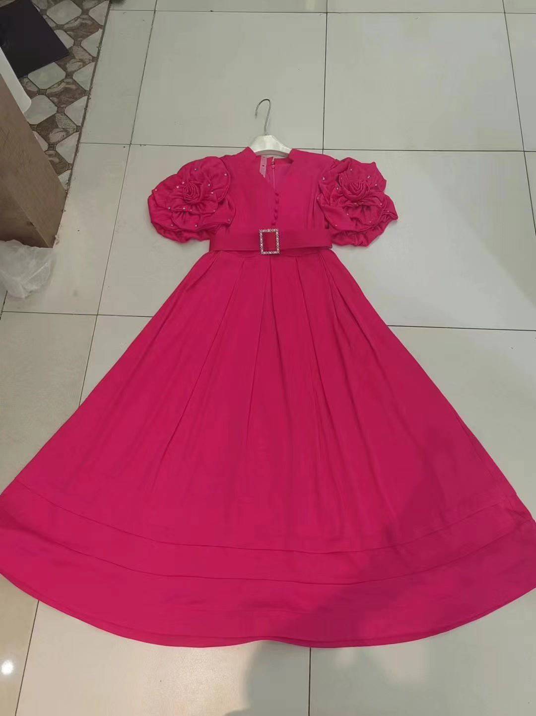 Elegantes Bandage-Maxikleid mit Diamanten – Bodenlang & Quadratkragen