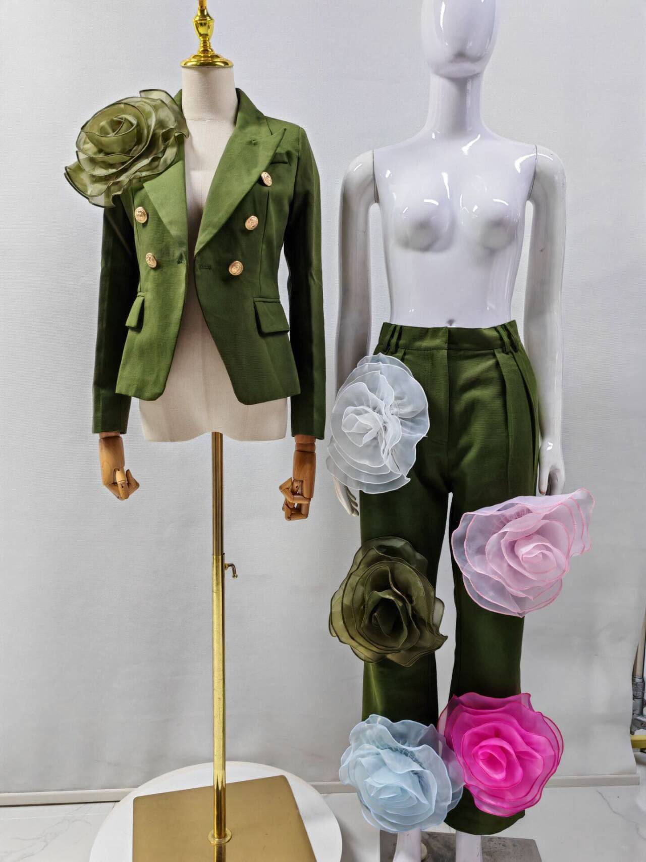 {{ product_title }} – Exklusive Damenmode für besondere Anlässe | HotFashionista.de