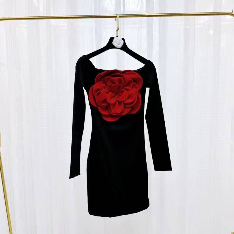 Elegantes Bandage-Maxikleid mit Diamanten – Bodenlang & Quadratkragen