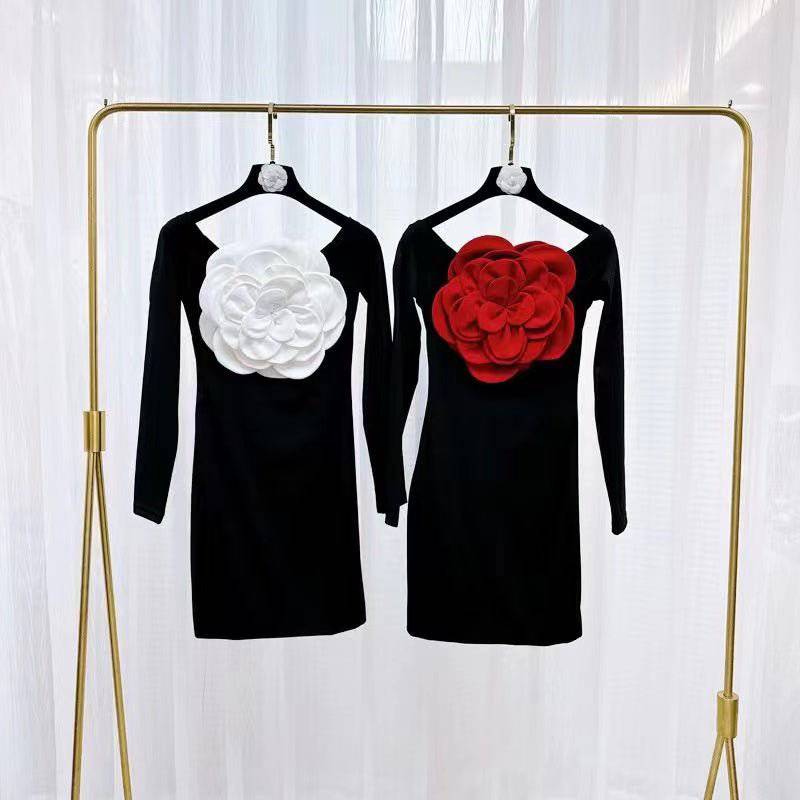 Elegantes Bandage-Maxikleid mit Diamanten – Bodenlang & Quadratkragen