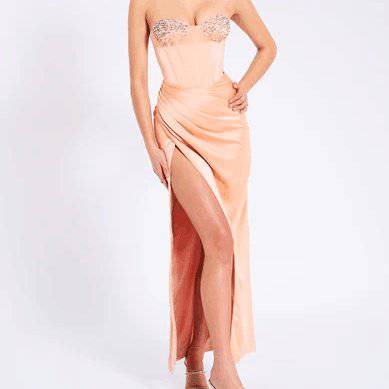 {{ product_title }} – Exklusive Damenmode für besondere Anlässe | HotFashionista.de
