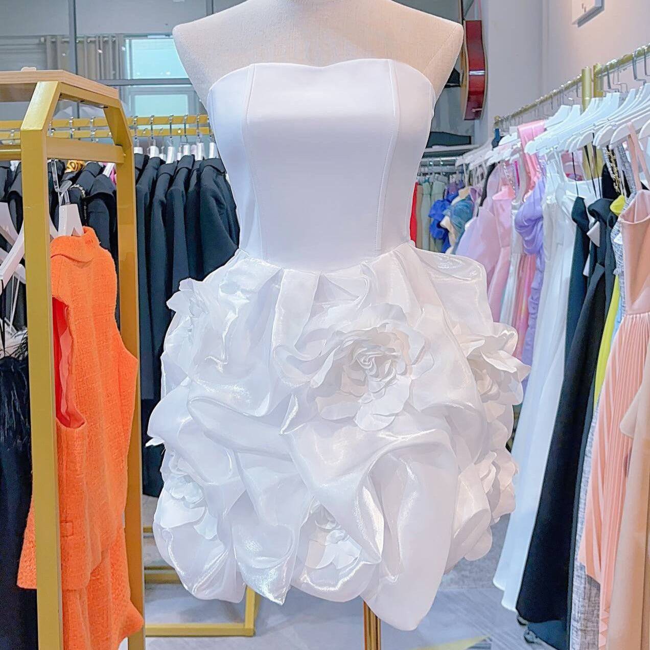 {{ product_title }} – Exklusive Damenmode für besondere Anlässe | HotFashionista.de