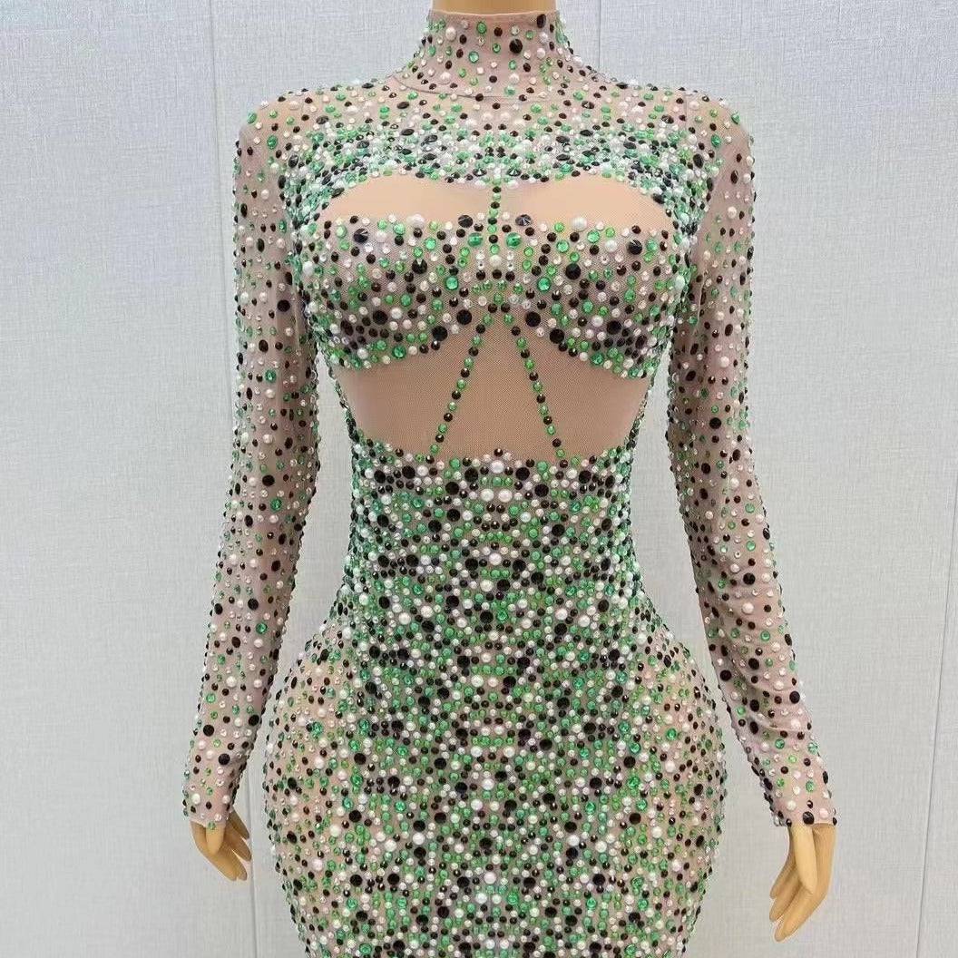 {{ product_title }} – Exklusive Damenmode für besondere Anlässe | HotFashionista.de