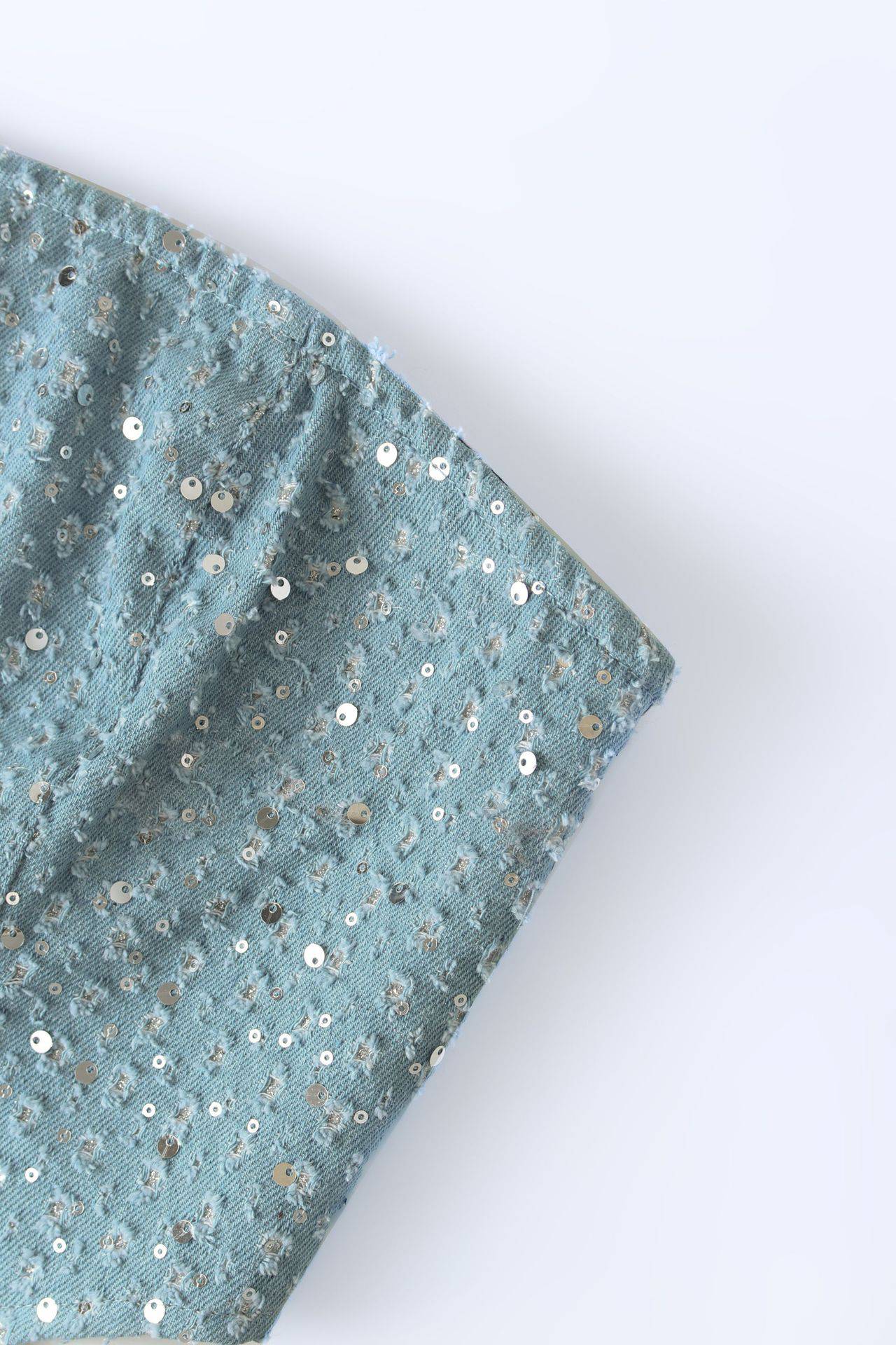 {{ product_title }} – Exklusive Damenmode für besondere Anlässe | HotFashionista.de