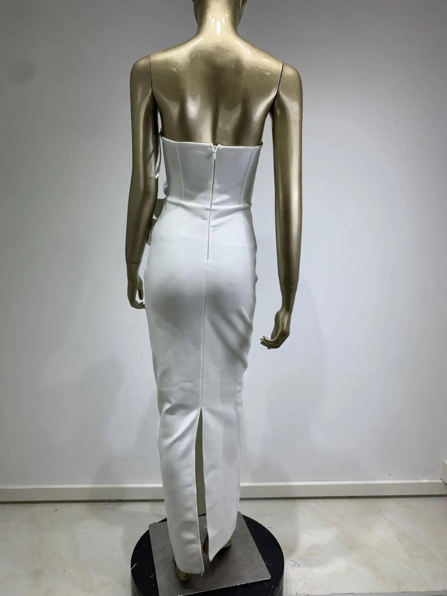 {{ product_title }} – Exklusive Damenmode für besondere Anlässe | HotFashionista.de