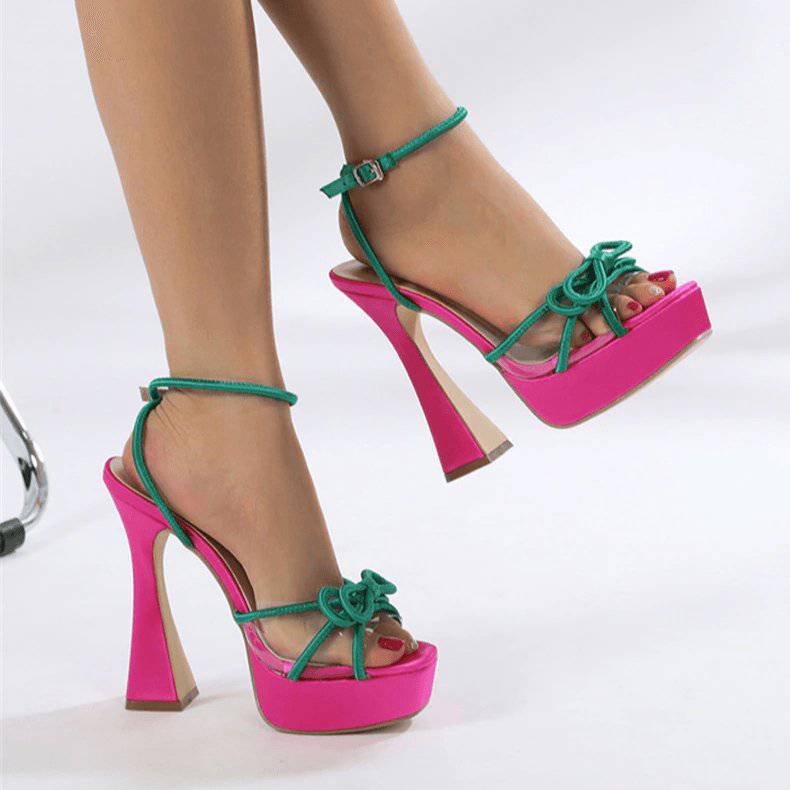 Elegantes Bandage-Maxikleid mit Diamanten – Bodenlang & Quadratkragen