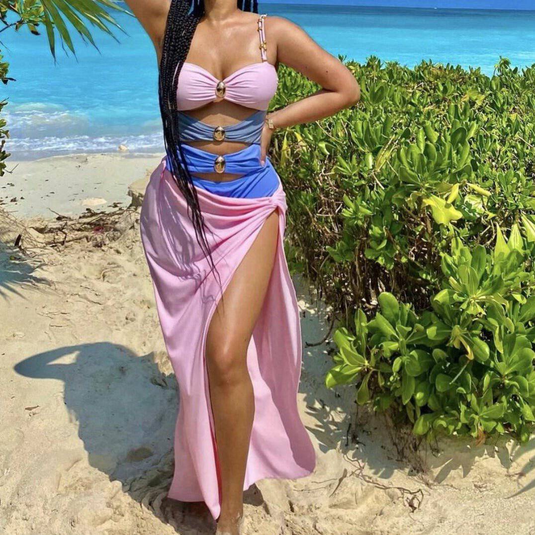 Produktbild von Elegantes Bandage-Maxikleid mit Diamanten – Bodenlang & Quadratkragen in Pink, erhältlich bei Hot Fashionista