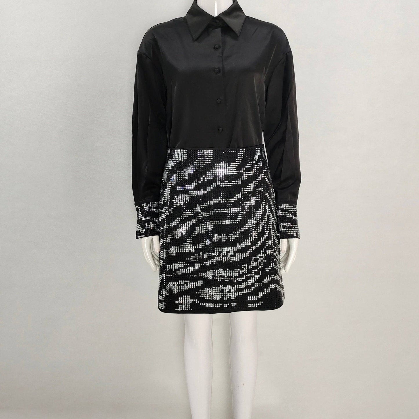 {{ product_title }} – Exklusive Damenmode für besondere Anlässe | HotFashionista.de