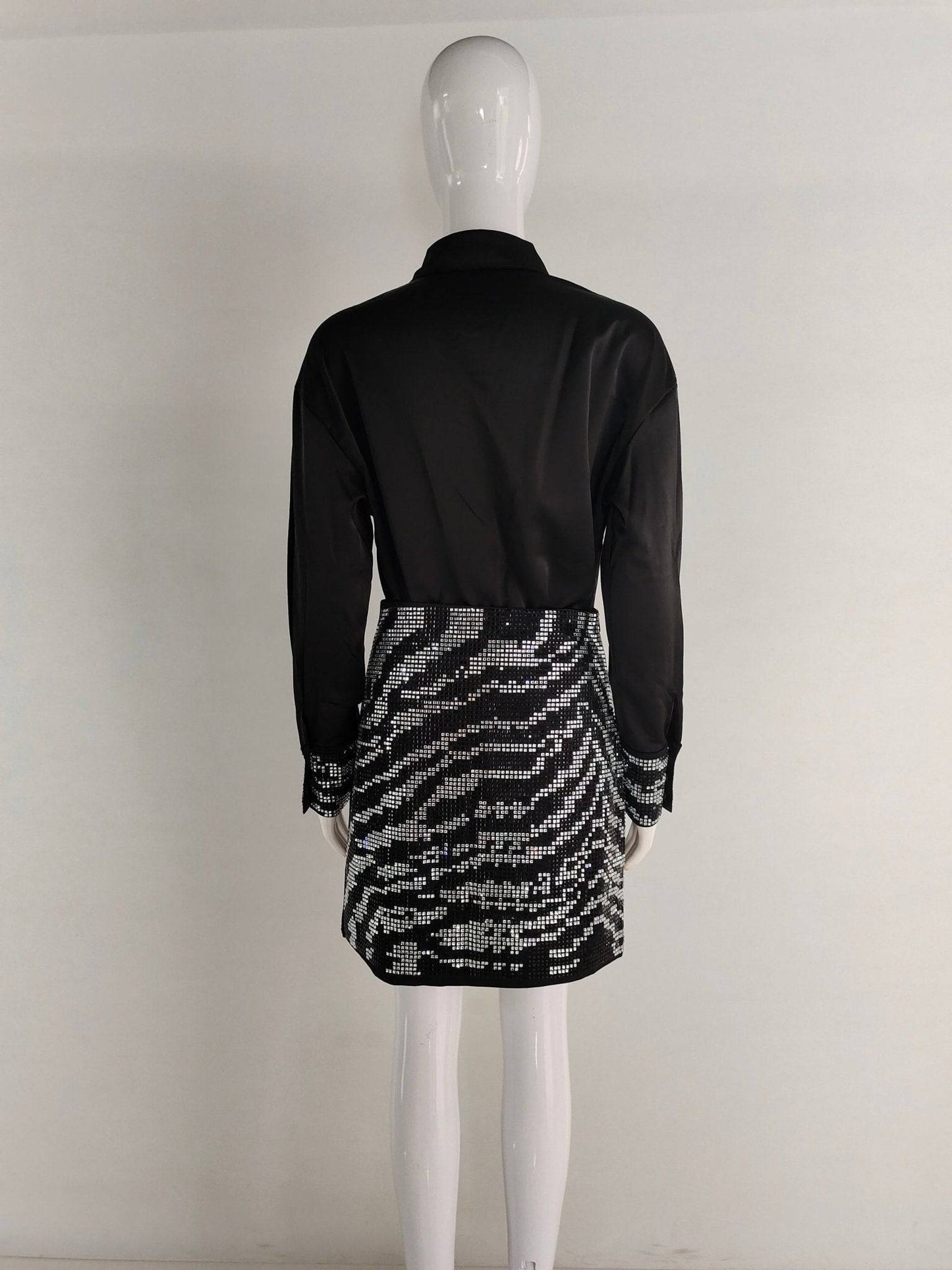 {{ product_title }} – Exklusive Damenmode für besondere Anlässe | HotFashionista.de