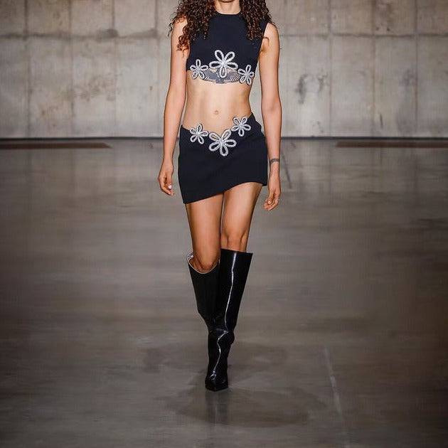 Produktbild von Elegantes Bandage-Maxikleid mit Diamanten – Bodenlang & Quadratkragen in S, erhältlich bei Hot Fashionista