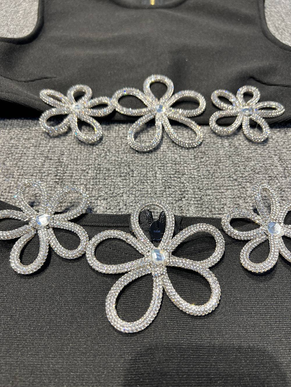 Elegantes Bandage-Maxikleid mit Diamanten – Bodenlang & Quadratkragen
