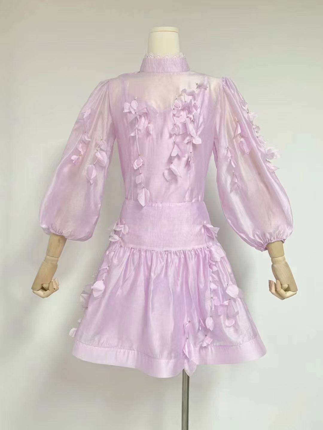 {{ product_title }} – Exklusive Damenmode für besondere Anlässe | HotFashionista.de