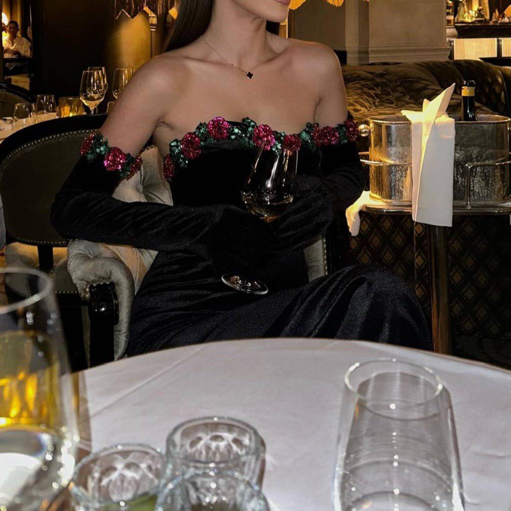 {{ product_title }} – Exklusive Damenmode für besondere Anlässe | HotFashionista.de