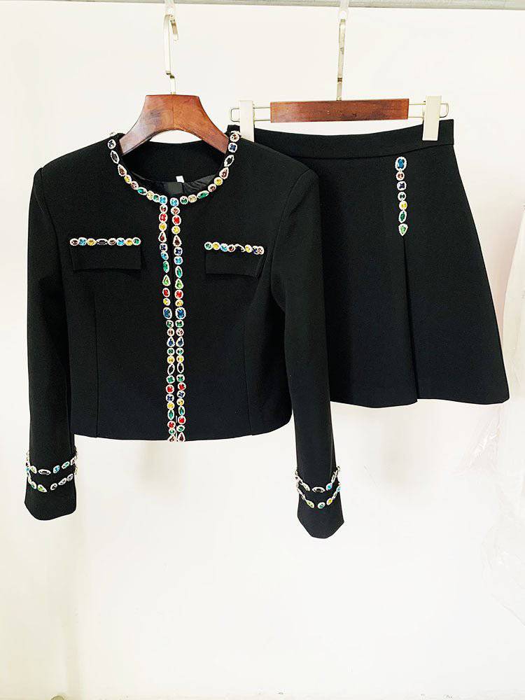 {{ product_title }} – Exklusive Damenmode für besondere Anlässe | HotFashionista.de