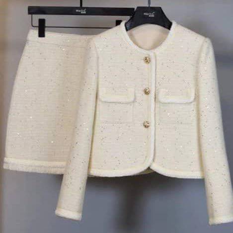 {{ product_title }} – Exklusive Damenmode für besondere Anlässe | HotFashionista.de